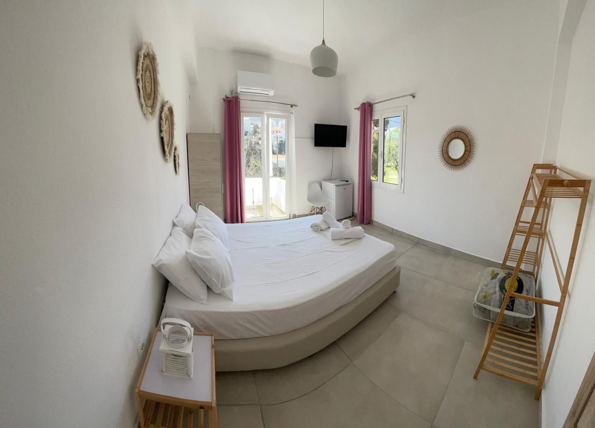 Iokasti Studios Andros Town Bagian luar foto